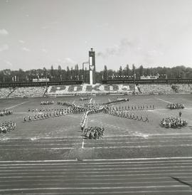 Młodzież tańcząca  na Stadionie Olimpijskim